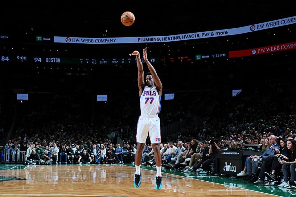 CAA赛场, 裸足身高为